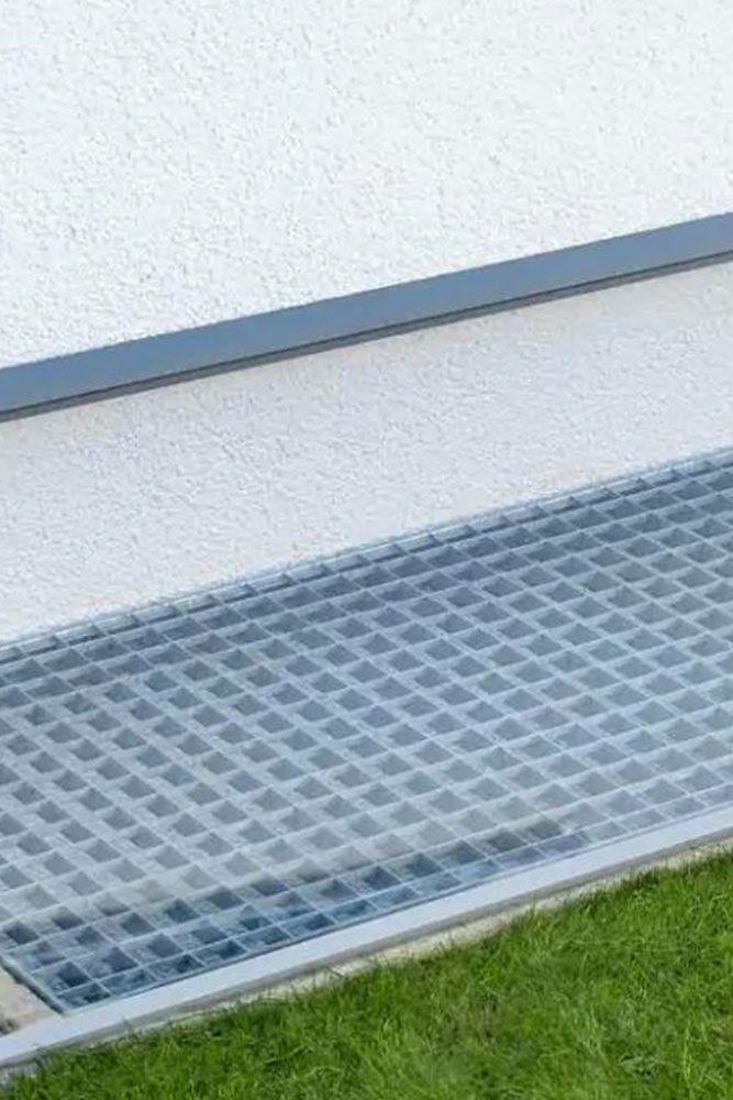 Nahaufnahme der Lichtschachtabdeckung Resi